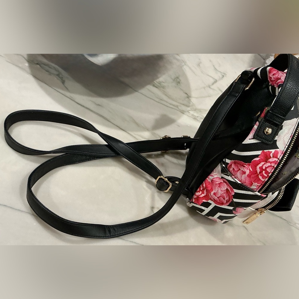 Betsey Johnson Dog Backpack Black Floral BG200BXT NWOT - Picture 6 of 9
